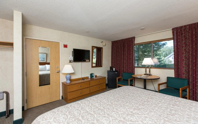 Commodores Inn