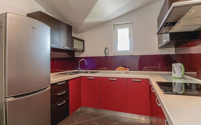 Nice Home in Kastel Novi With Sauna, Wifi and 8 Bedrooms