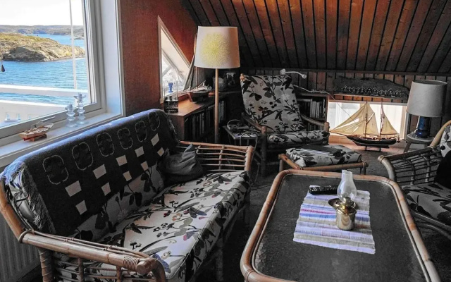 6 Person Holiday Home in Gullholmen