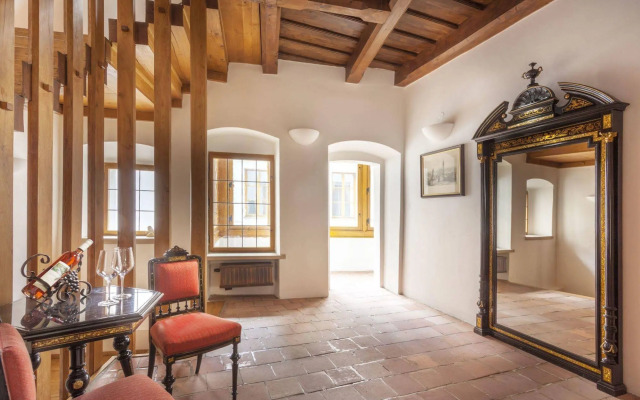 Hotel At the Green Grape