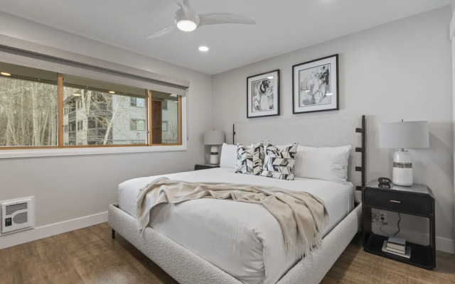 Snow Flower 078 3 Bedroom Condo by RedAwning