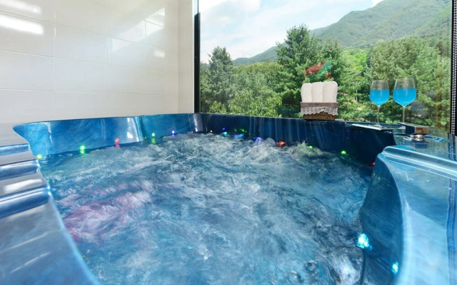 Funnymungmung Galaxy House