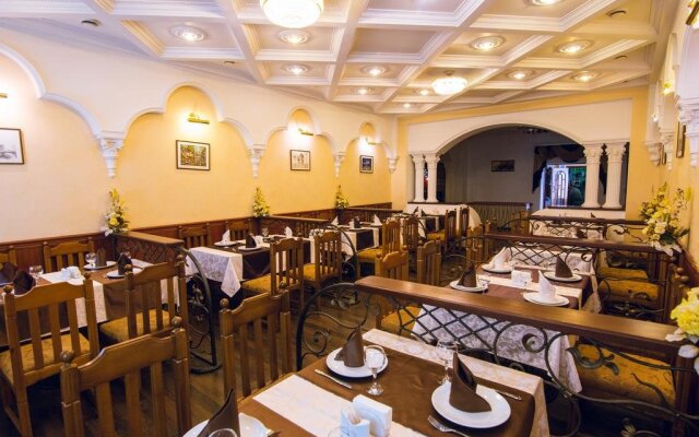 Гостиничный комплекс «Версаль»