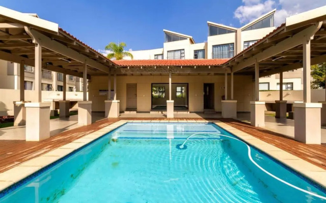 Lovely 2 bedroom apartment around Montecasino