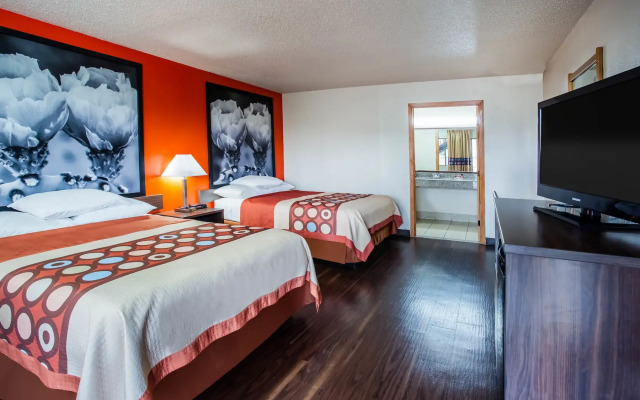 Super 8 by Wyndham Giddings