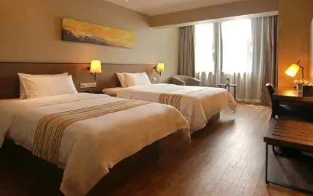 Homeinn Plus Hotel (Weihai Railway Station Hanlefang Pedestrian Street)