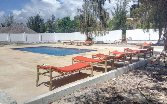 Twisted Palms Lodge & Restaurant