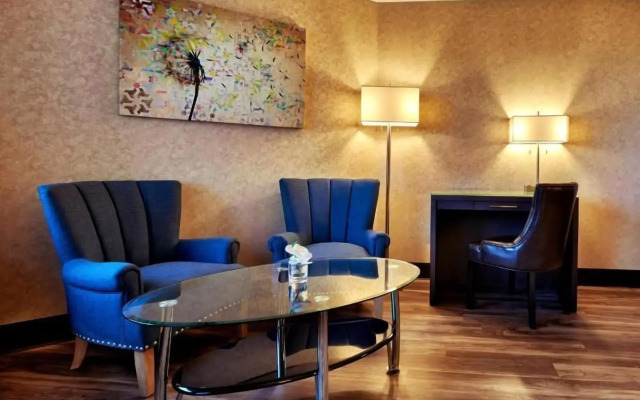 Lonsdale Quay Hotel