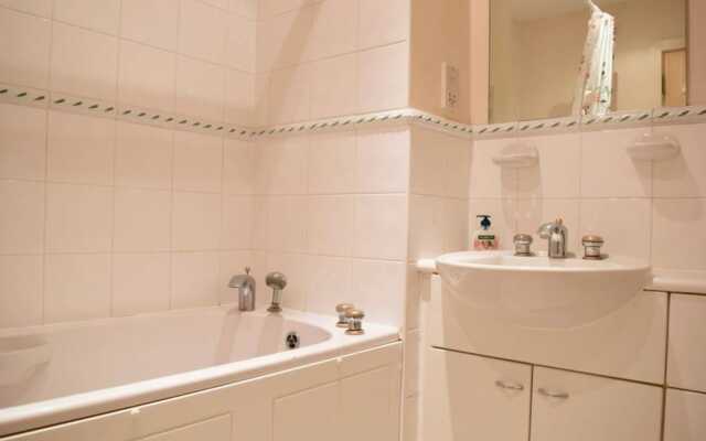 Canary Wharf 2 Bedroom Apartment With Amazing Views