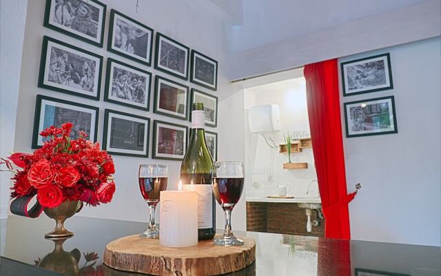 Black & White Villa