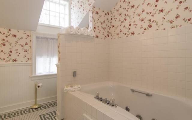 The Rochester Inn, A Historic Hotel