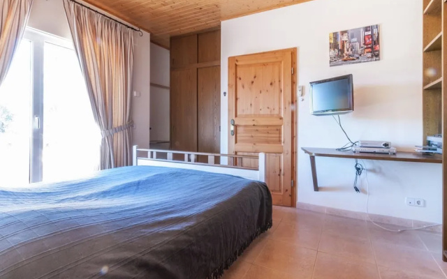 Fantastic Holiday Home With Private Pool at the Port Including a Private Berth - фото 4