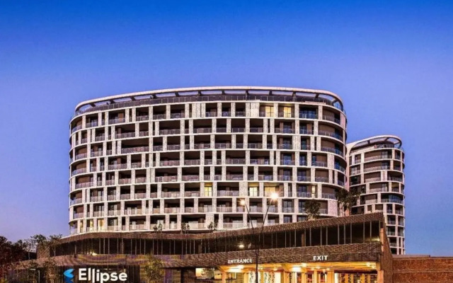 Upmarket unit at Ellipse waterfall country estate