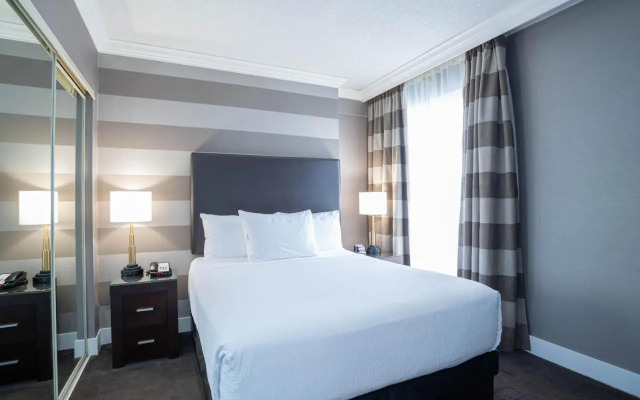 Stage West All-Suite Hotel & Theatre Restaurant