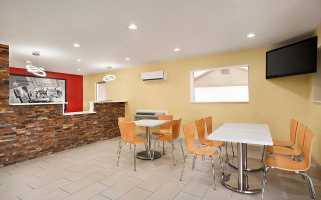 Super 8 by Wyndham Corsicana