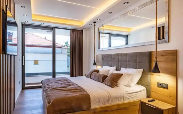 Villa Alpha - Four Bedroom Villa With Swimming Pool