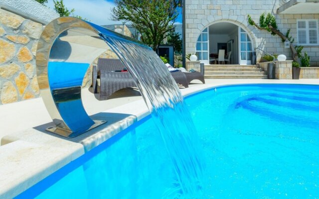 Villa Ida - Five-bedroom Villa With Swimming Pool and Sea View ID Direct Booker 752