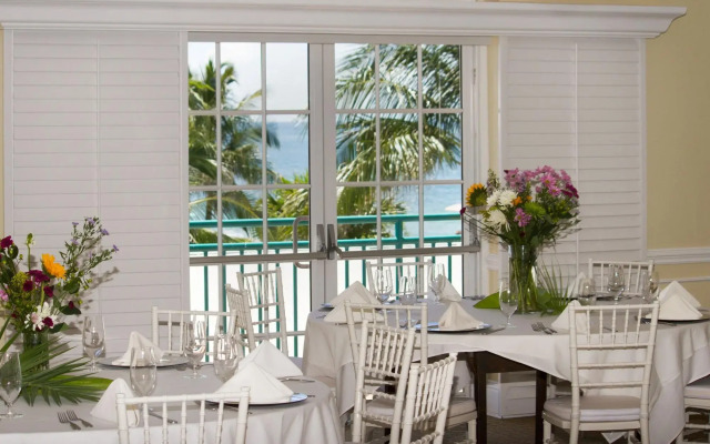 Tween Waters Island Resort & Spa