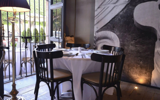Mesón de Santa Rosa Luxury Hotel
