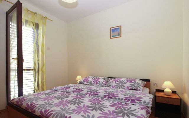 Apartment 949
