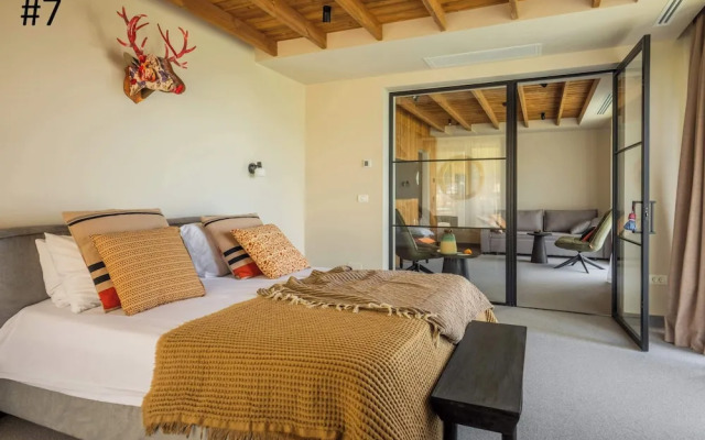 The Pines Bucegi Lodge