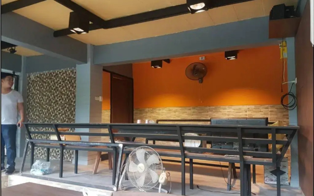 Kaengkrachan River Hut