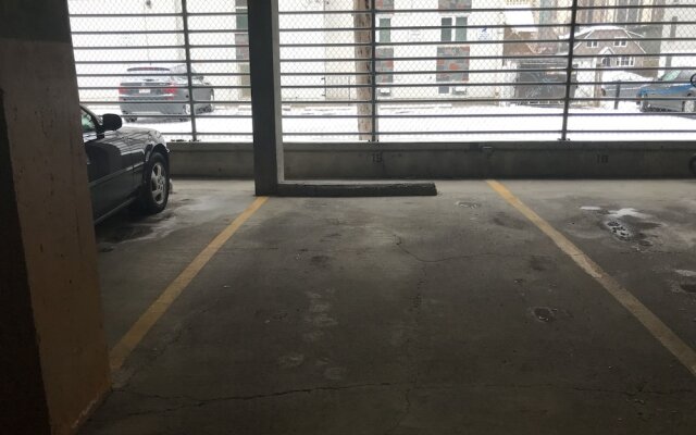 Corporate Suites of Calgary - Eightwelve