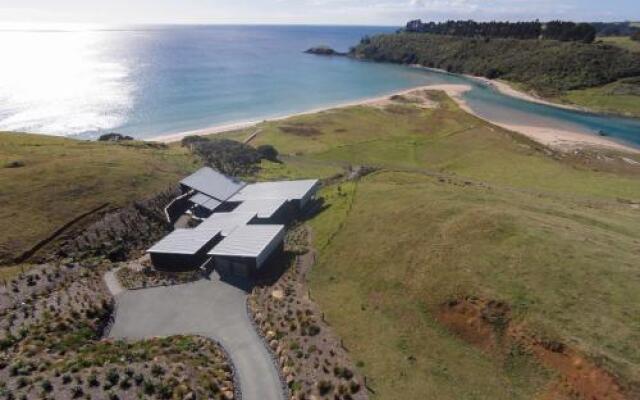 Otaha Beachfront Lodge