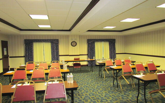 Holiday Inn Express Hotel & Suites Chesapeake by IHG