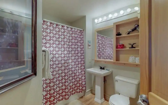 1 Bedroom Mountain Condo in the Heart of River Run Village within walking distance to ski lift