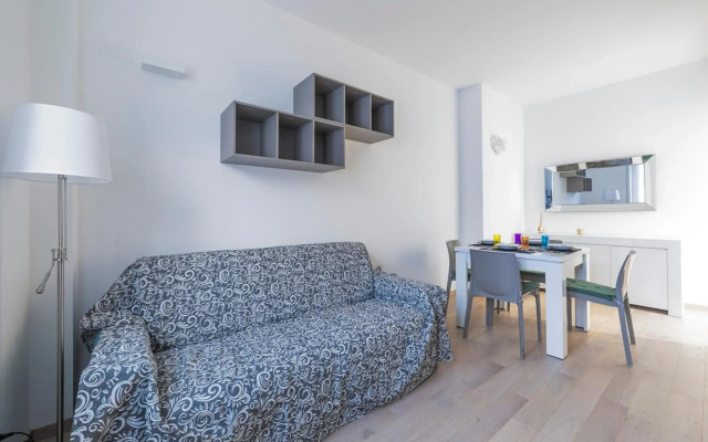 Milano Cosy APT with Balcony!