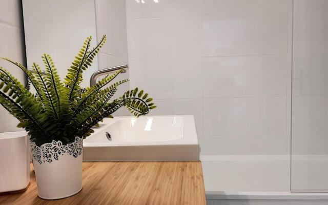 Le Petit Balzac by Cocoonr