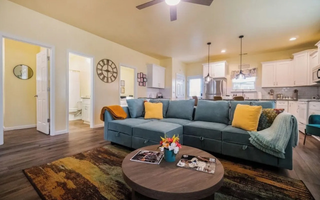 Family-friendly 3BR w/ Hot Tub & Games