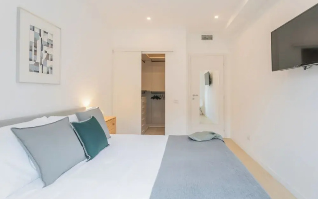 Central & White Apartment by Rent all Como