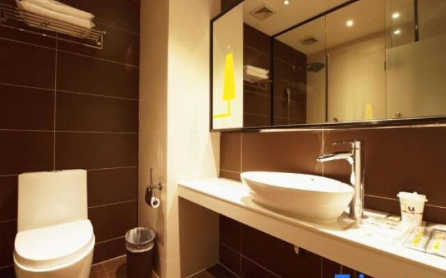 IU Hotels·Zhongshan Xiaolan Parkway Plaza