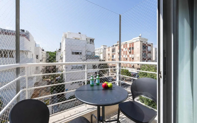 Cozy and Spacious by TLV2RENT