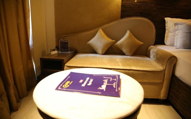 OYO 857 The First Hotel