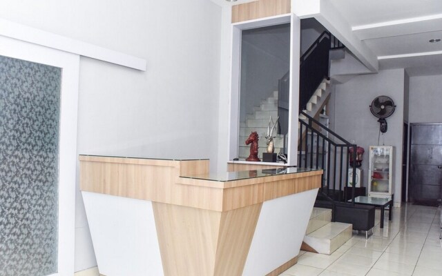 RedDoorz Syariah near Jalan Somba Opu