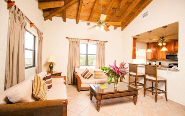 Clarion Suites Roatan at Pineapple Villas