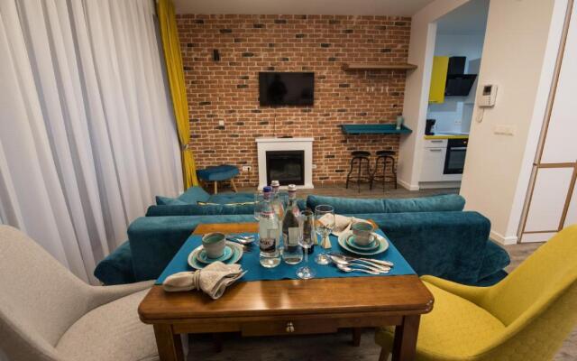 Chic Studio Silver Mountain
