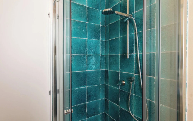 Sea Frame Design Apartments with Pool by Wonderful Italy