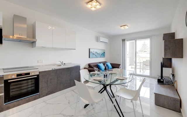 Splendid 2BR Apartment in Central St Julian s