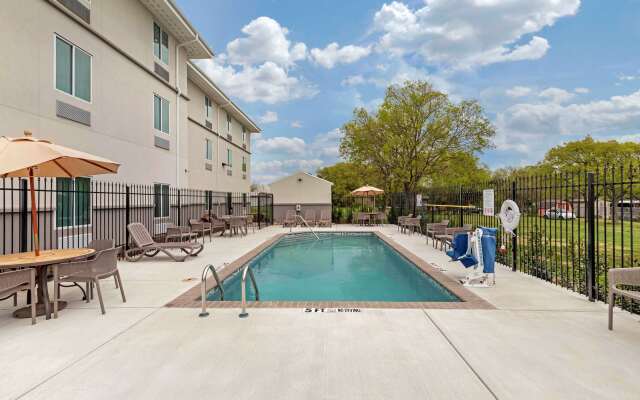 MainStay Suites Lancaster Dallas South