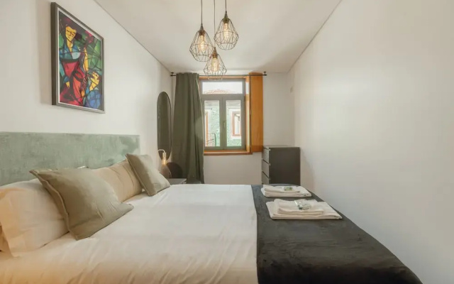 Modern Terrace 2BD Apartment by Vacationy