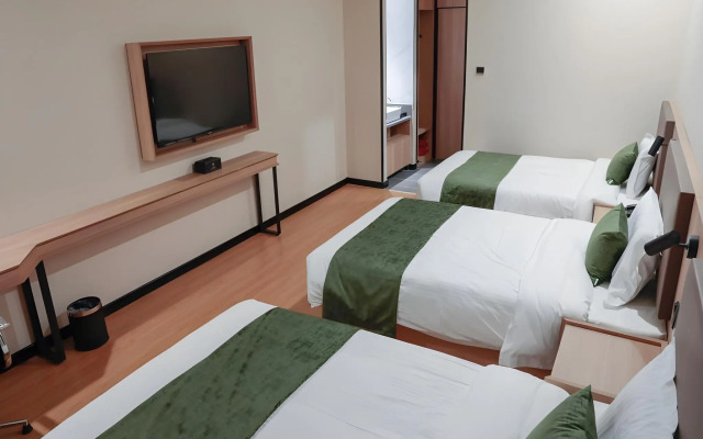 GreenTree Inn Express Shandong Qingdao Chengyang District Aodong Road