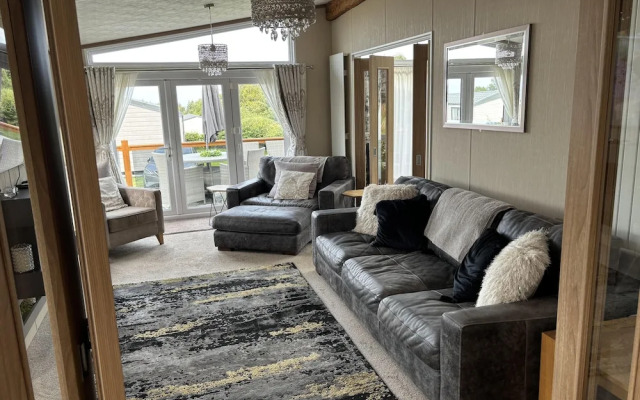 Edinburgh Lodge-sleeps 6-pet Friendly-beach&views