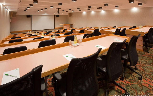 Holiday Inn Winnipeg South by IHG