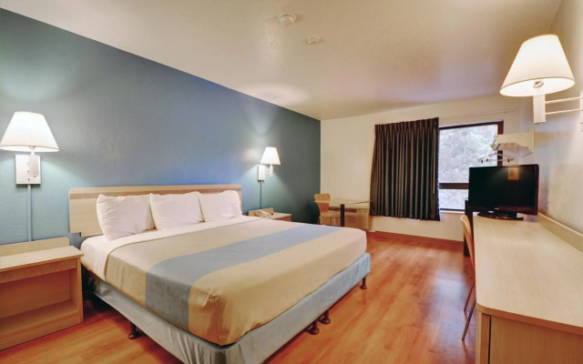 Motel 6 Newport, RI