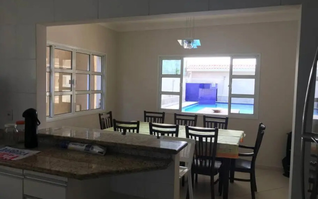 Casa de praia com piscina e churrasqueira - Indaiá Bertioga