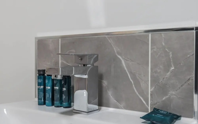 Tudors eSuites Birmingham Townhouse Private Garden Free Parking